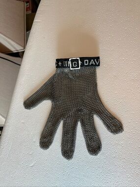 Whiting Davis Stainless Steel Metal Mesh Safety Glove Butcher Chainmail Cut Prop